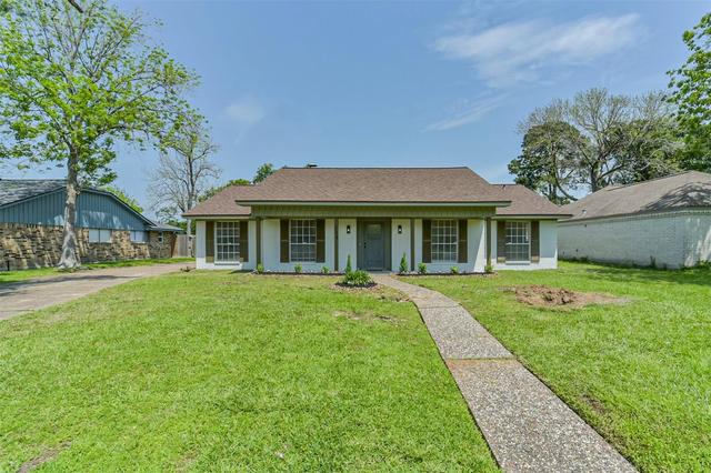 306 Red Bud Ln, Baytown, TX 77520