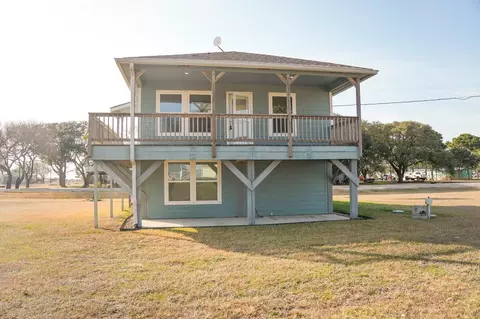 1978 Bayview Dr, Palacios, TX 77465