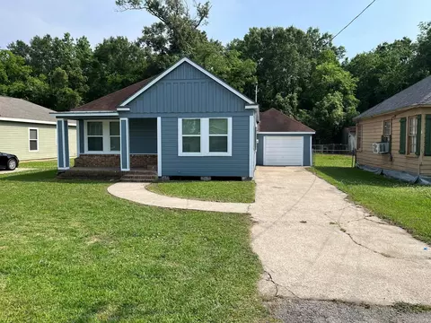 1755 Parry St, Beaumont, TX 77703
