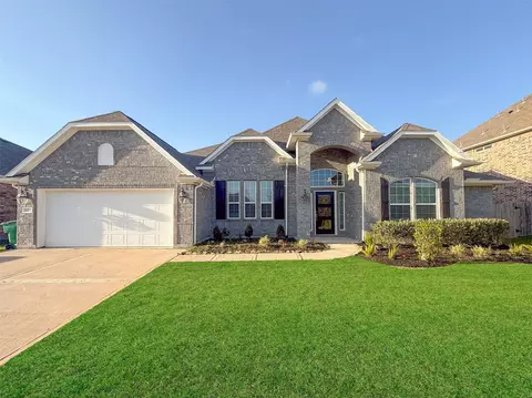 1524 N Bluebonnet Ln, Angleton, TX 77515