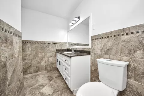 Bath - 2212 Raspberry Ln, Pasadena, TX 77502 photo 2 of 6