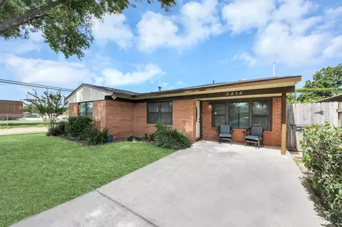 Exterior - 2212 Raspberry Ln, Pasadena, TX 77502 photo 4 of 9