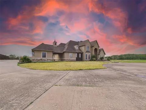 1195 County Road 150, Alvin, TX 77511