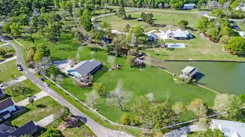 367 Fawn Rd, Livingston, TX 77351