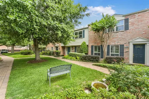 5863 Doliver Dr #16, Houston, TX 77057