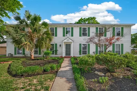 302 Hickory Ridge Dr, El Lago, TX 77586