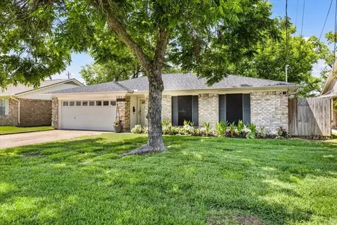 205 W Vaughn Ln, Deer Park, TX 77536