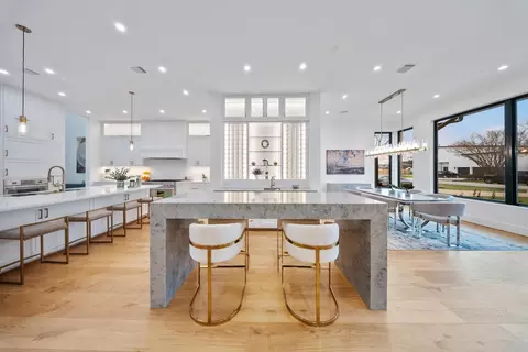 7006 Schiller St, Houston, TX 77055