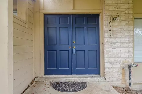 10343 Huntington Place Dr #343, Houston, TX 77099