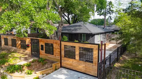 419 Fairbanks St, Houston, TX 77009