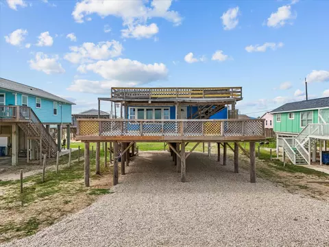 510 Beach Dr, Surfside Beach, TX 77541