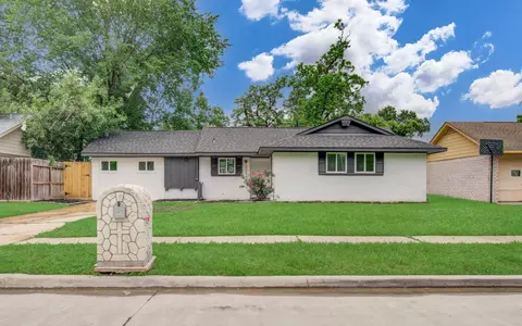 9259 Richland Dr, Houston, TX 77078