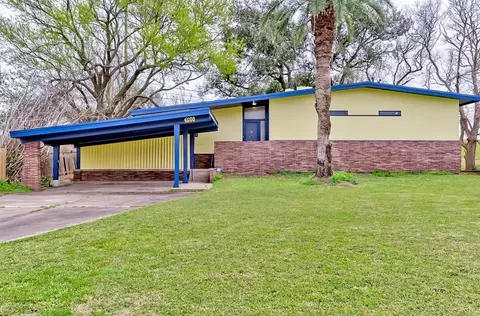 4600 Lakeshore Dr, Port Arthur, TX 77642