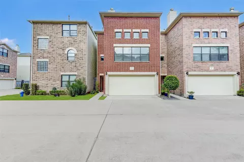 650 Westcross St #35, Houston, TX 77018