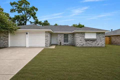 1600 Broken Arrow St, Baytown, TX 77521