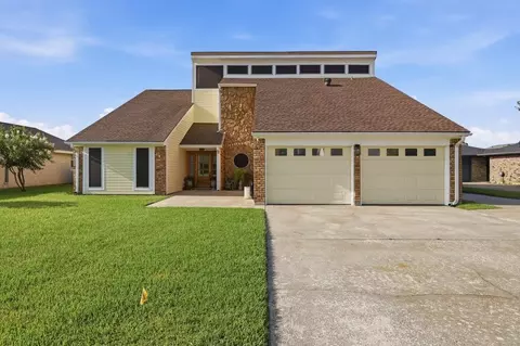 309 Nugent Dr, Port Neches, TX 77651