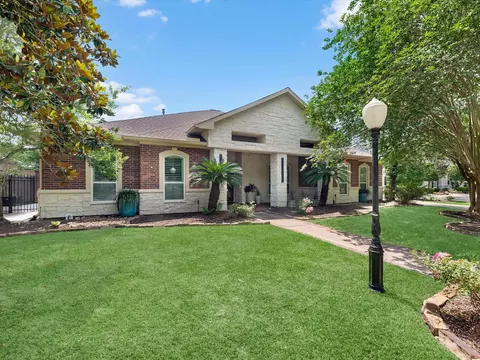 11 Marys Creek Ln, Friendswood, TX 77546