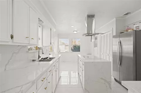 6822 Marisol Dr, Houston, TX 77083