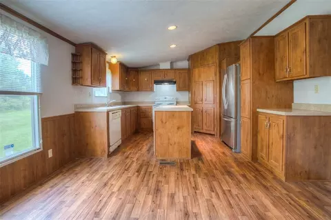 Kitchen - 176 Low Keels Rd, Trinity, TX 75862 photo 2 of 4
