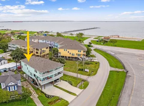1111 San Jacinto St, La Porte, TX 77571