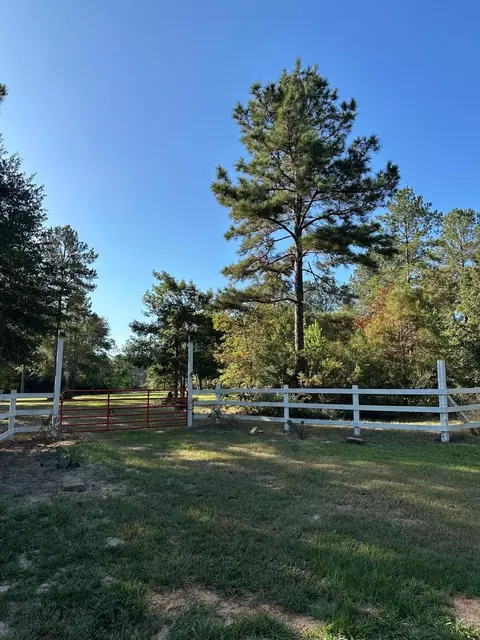 8958 N Walker Rd, Cleveland, TX 77328
