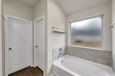 Bath - 3407 Quiet Gate Ln, Conroe, TX 77301 photo 2 of 4