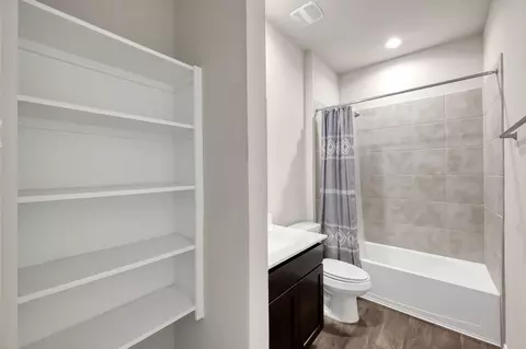 Bath - 3407 Quiet Gate Ln, Conroe, TX 77301 photo 3 of 4