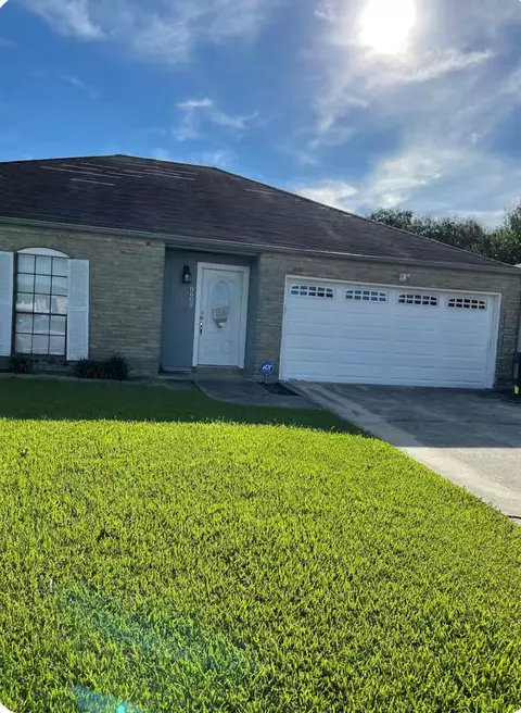 8609 Lynwood Ln, Port Arthur, TX 77642