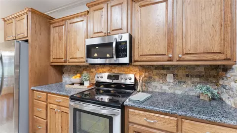 Kitchen - 318 Jamestown Rd, Trinity, TX 75862 photo 3 of 4