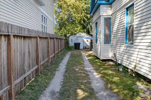 Exterior - 403 E 8th St, Houston, TX 77007 photo 2 of 4