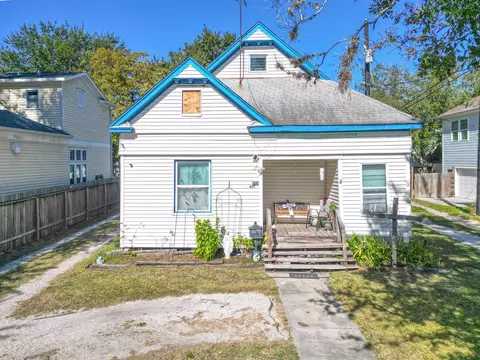 Exterior - 403 E 8th St, Houston, TX 77007 photo 3 of 4