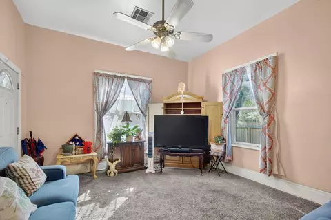 Living - 403 E 8th St, Houston, TX 77007 photo 2 of 3