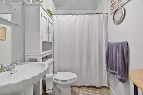 Bath - 403 E 8th St, Houston, TX 77007 photo 1 of 1