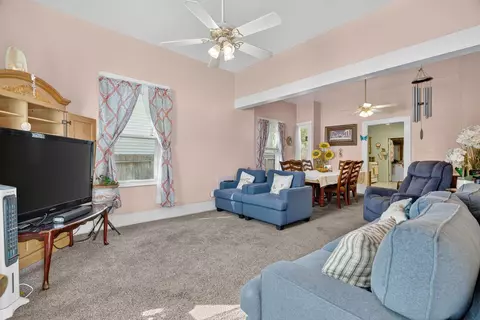 Living - 403 E 8th St, Houston, TX 77007 photo 1 of 3
