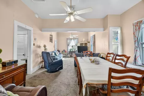 Dining - 403 E 8th St, Houston, TX 77007 photo 2 of 2