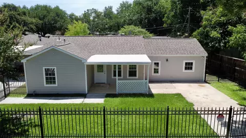 5701 Luna St, Houston, TX 77076
