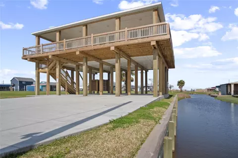 960 S Sage Rd, Crystal Beach, TX 77650