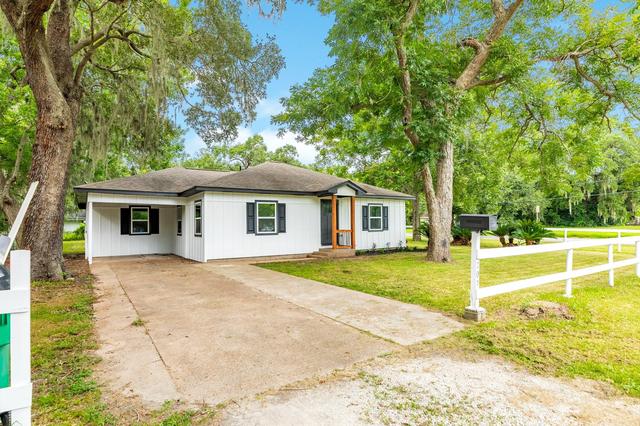 207 Stockman St, Sweeny, TX 77480