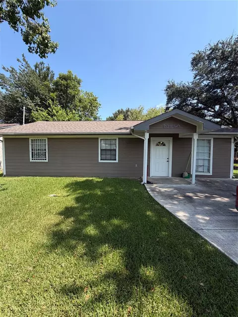 8439 Botany Ln, Houston, TX 77075