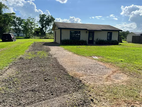 157 Clute Rd, Leona, TX 75850