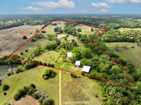 144 Century Ln, Bellville, TX 77418