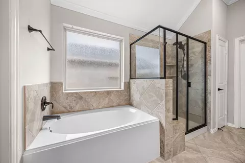 Bath - 31521 Timber Grove Ln, Spring, TX 77386 photo 2 of 4