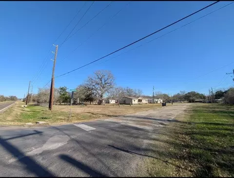 113 S Santa Fe Rd, Somerville, TX 77879