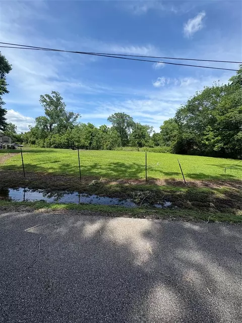 1909 Bell St, Dayton, TX 77535