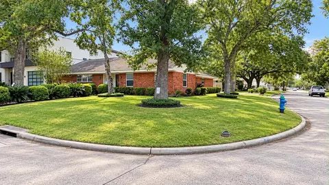 3102 Newcastle Dr, Houston, TX 77027
