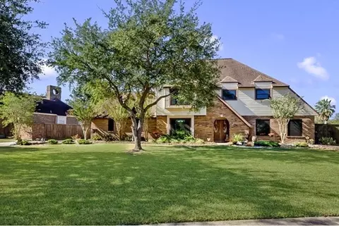 928 Oleander St, Lake Jackson, TX 77566
