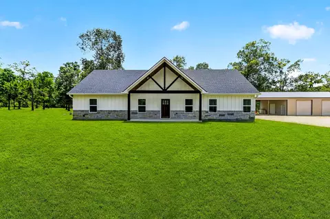 950 Brushy Creek Dr, Onalaska, TX 77360