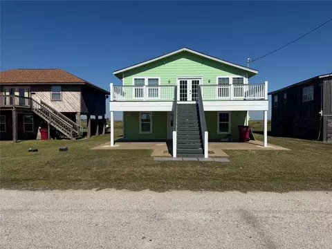 453 Beachfront Dr, Matagorda, TX 77457