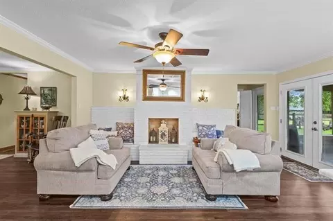 Living - 1663 4th St, Nome, TX 77629 photo 2 of 3