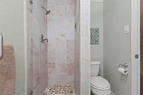 Bath - 1663 4th St, Nome, TX 77629 photo 5 of 5
